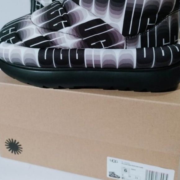 UGG Classic Maxi Wavelength.5 Mini Boots Women's 6. New with box. Black, white c - Picture 8 of 9